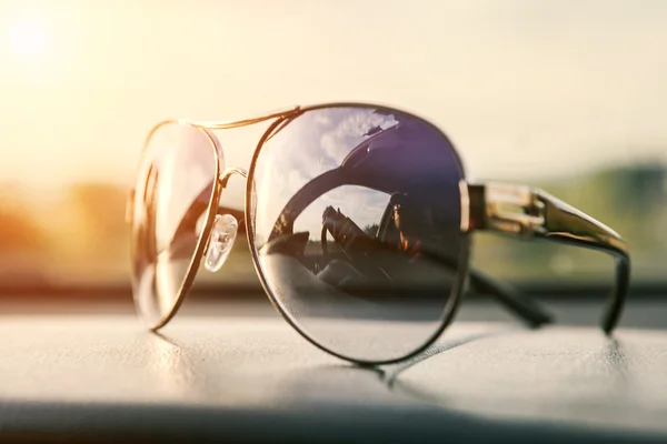 Conductor reflejado en gafas de sol — Foto de Stock