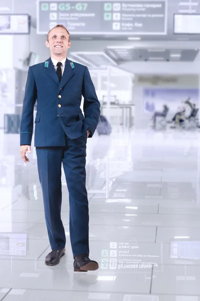 航空機サービスの制服を着た男 — ストック写真