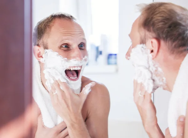 Man shaving — Stock Photo, Image