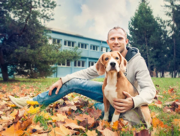Eigenaar met zijn hond — Stockfoto