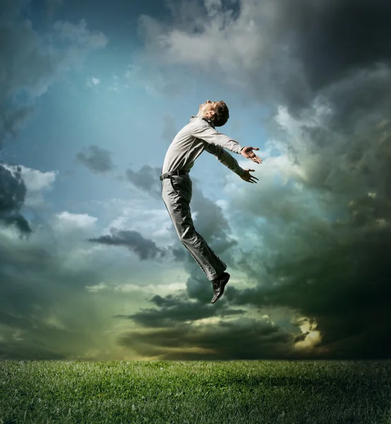 Young man jumping — Stock Photo, Image