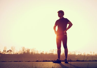 Başlamadan önce çalışan genç adam