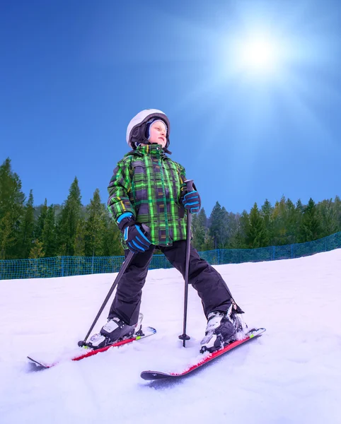 Kleiner Skifahrer — Stockfoto