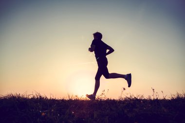 Koşan adam silueti