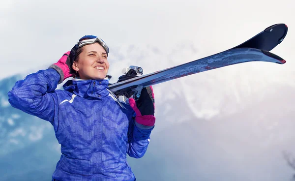 Ragazza attiva con lo snowboard — Foto Stock