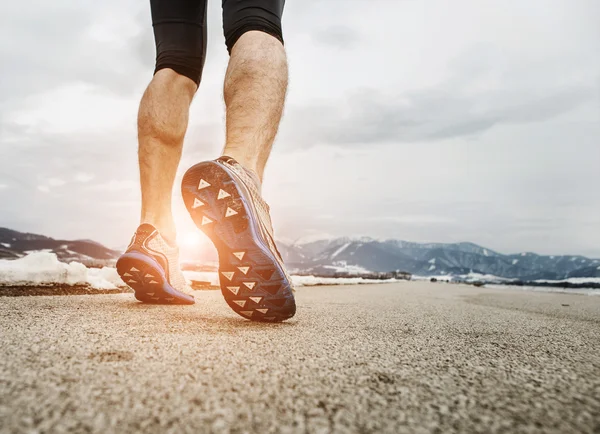 Sprinter benen op asfalt — Stockfoto