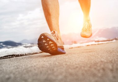 Koşu ayakkabıları bacaklarda Runner