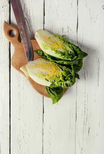 Teste di insalata tagliate a bordo — Foto Stock