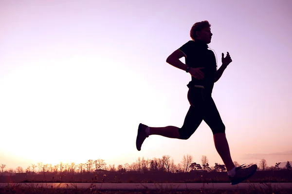 Silhouette runner in sunset rise — Stock Photo, Image