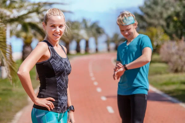 Young couple prepare start jogging — Stock Photo, Image