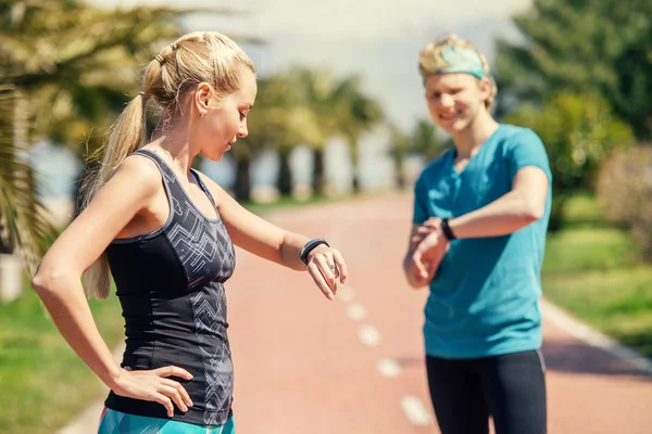 Runners checked results of run distance — Stock Photo, Image