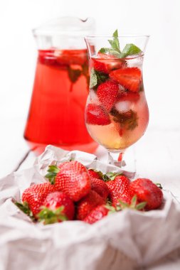 Fresh strawberry cooling drink 