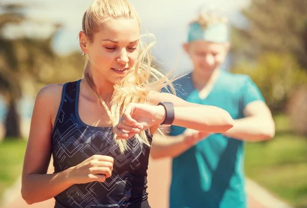 Couple finishing gogging — Stock Photo, Image