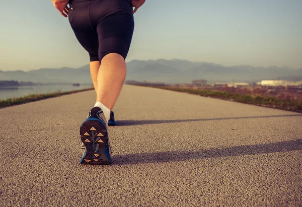 Sprinter warming up legs. — Stock Photo, Image