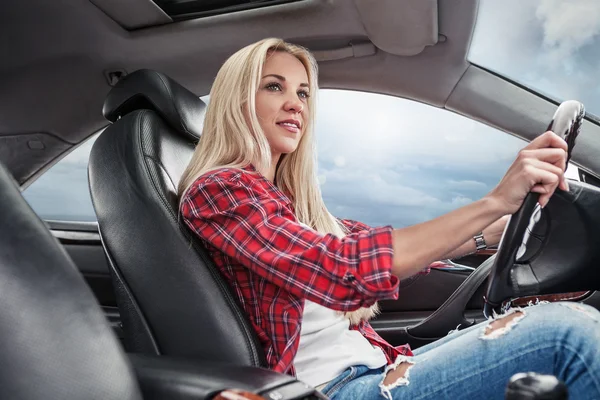 Young blonde drive a car — Stock Photo, Image