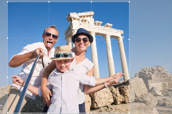 Foto de viajes selfie familia feliz — Foto de Stock