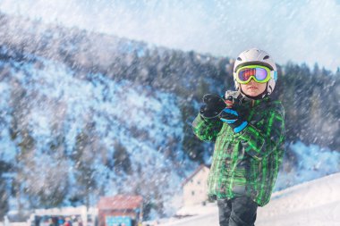 Genç kayakçı Kayak Ekipmanları