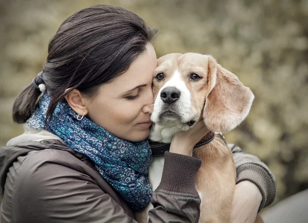 Kvinna och hund porträtt — Stockfoto