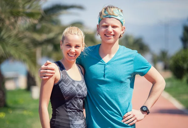 Two young sporty people — Stock Photo, Image