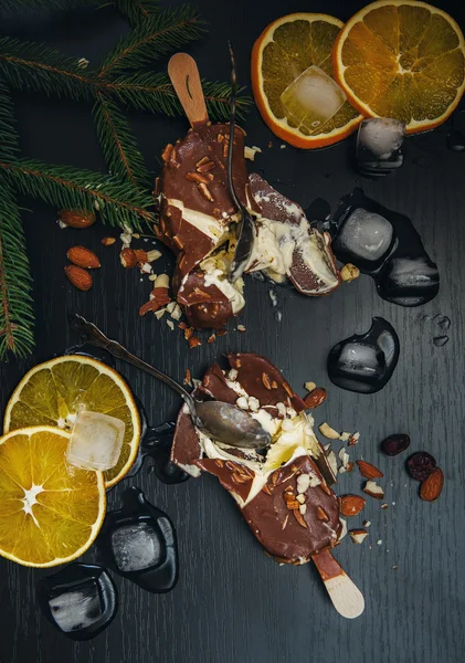 Chocolate ice cream with almond nuts — Stock Photo, Image