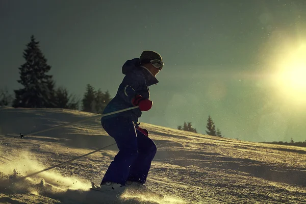여자 스키 슬 레 이드 내려 — 스톡 사진
