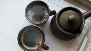 Sabah Kil çanak çömlek içinde kahve