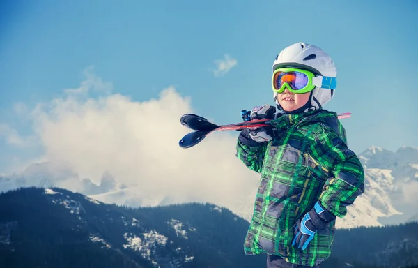 Portrét mladý lyžař — Stock fotografie