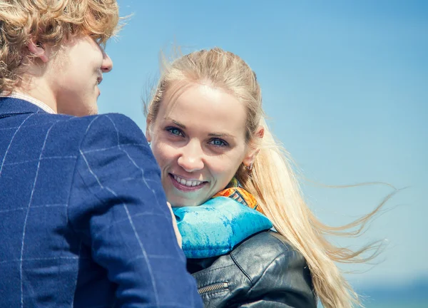 Schönes junges Paar — Stockfoto