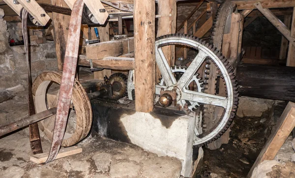 Wassermühle im Inneren — Stockfoto