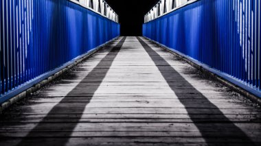 Hiç bir yerde köprü