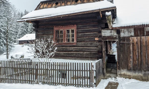 Dřevěné chaty v Zuberec, Slovensko — Stock fotografie