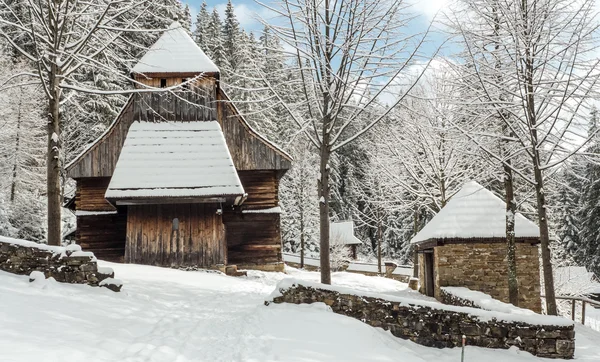 Starý dřevěný kostel, Slovensko — Stock fotografie