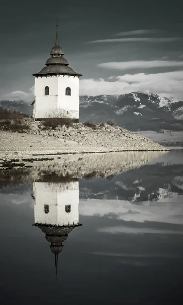 Wasserlandschaft am Liptovska mara, Slowakei — Stockfoto