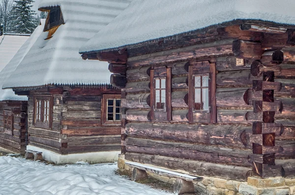 Zuberec、スロバキアの木製コテージ — ストック写真