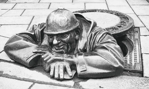 Statua dell'uomo al lavoro - CUMIL - Bratislava, Slovacchia — Foto Stock