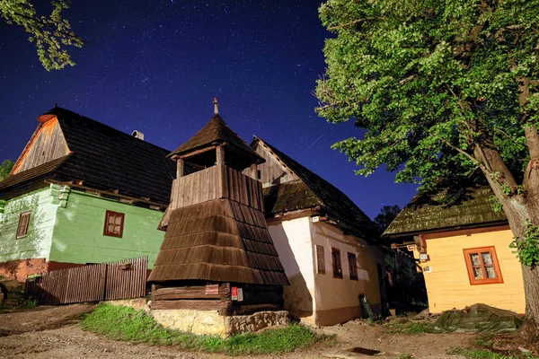 Vakantiehuis in de nacht — Stockfoto