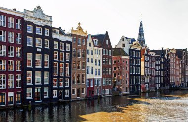 AMSTERDAM, NETHERLANDS - 26 Mart 2013: Tipik Amsterdam mimarisi.