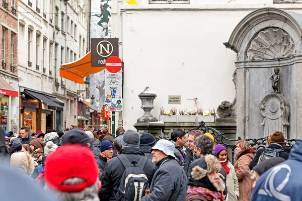 Brussels Belgium Március Manneken Pis Híres Kis Bronz Szobor 2013 — Stock Fotó