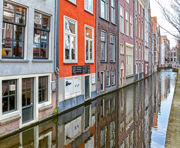 Delft Nederland Maart 2013 Reflectie Bij Typische Delftse Waterkanalen — Stockfoto