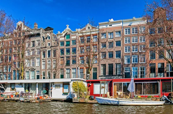 Amsterdam Netherlands Mart 2013 Kanalında Tekneler Tipik Alman Mimarisi — Stok fotoğraf