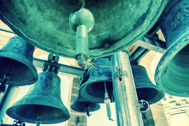 Çan kulesinde kilise çanları. Malta 'da Xewkija' lı Rotunda