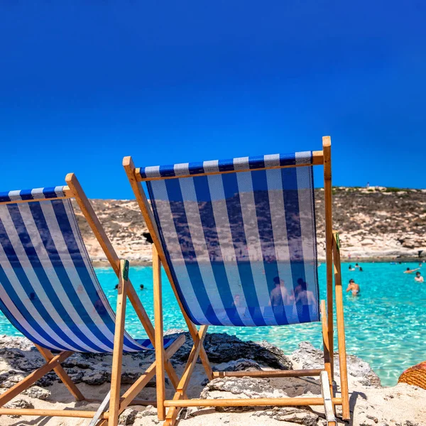 Two Empty Deck Chairs People Sea Backgroung Relax Blue Lagoon — Stock Photo, Image