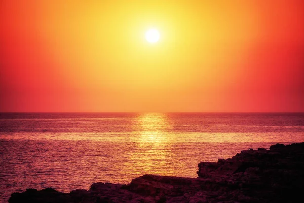 Pôr Sol Laranja Colorido Sobre Mar Mediterrâneo Ilha Malta — Fotografia de Stock