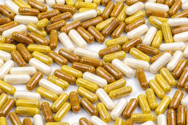 Renkli vitamin takviyeleri haplarda