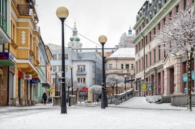 RUZOMBEROK, SLOVAKIA - 9 Şubat 2021: Karlı kasaba Ruzomberok