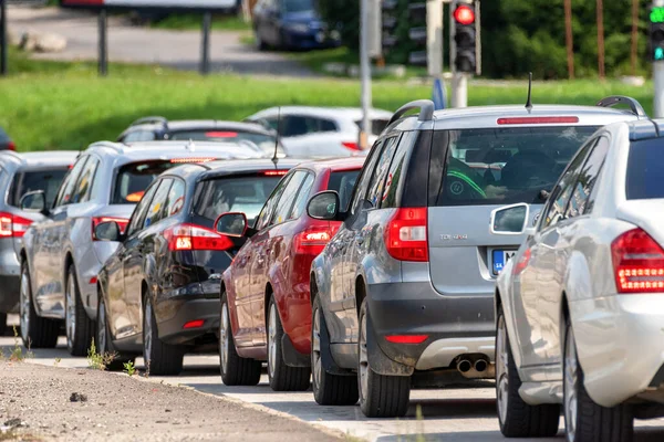 Ruzomberok Eslovaquia Agosto 2021 Carretera Llena Autos Por Atasco Tráfico — Foto de Stock