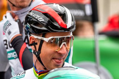 DOLNY KUBIN, SLOVAKIA - 18 EYLÜL 2021: Bisikletçi Peter Sagan, Tour de Slovaquie 'deki üçüncü etabın başında komik bir yüz ifadesiyle