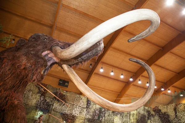 Modelo realista de animal prehistórico —  Fotos de Stock