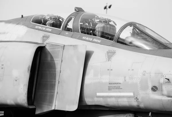 Flugzeug f-4 Phantom auf Luftfahrtschau — Stockfoto