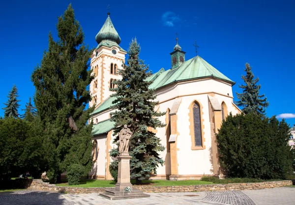 Igreja na cidade Liptovsky Mikulas, Eslováquia — Fotografia de Stock